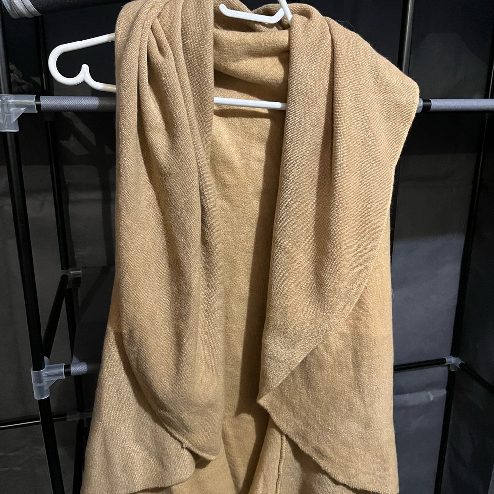 Sleeveless cardigan
